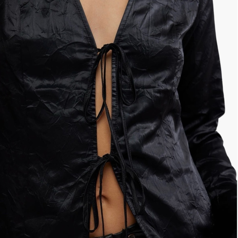 Free People Star Eyes Black Satin Front Tie Crinkle Top Blouse NWT S - Picture 5 of 9